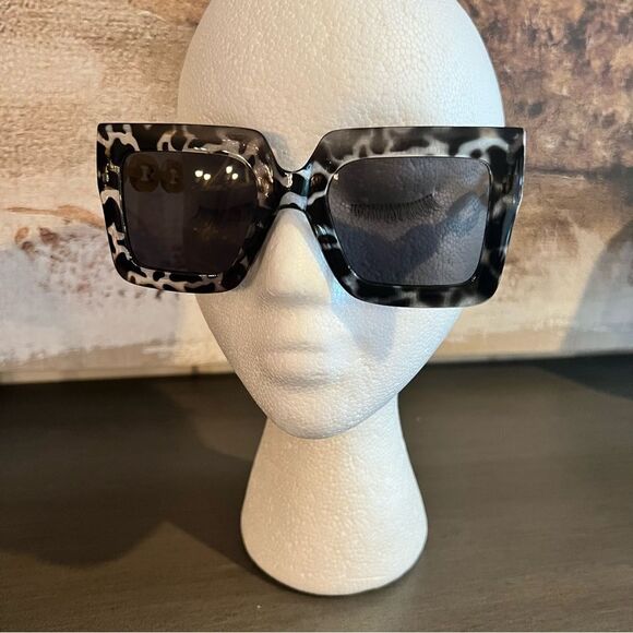 Oversized Animal Print Square Sunglasses - Picture 1 of 4